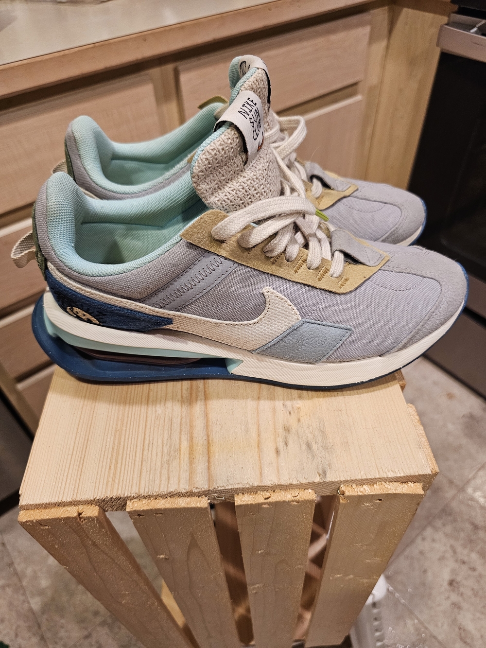 Nike Retro Runner in Light Blue, Mint & Navy